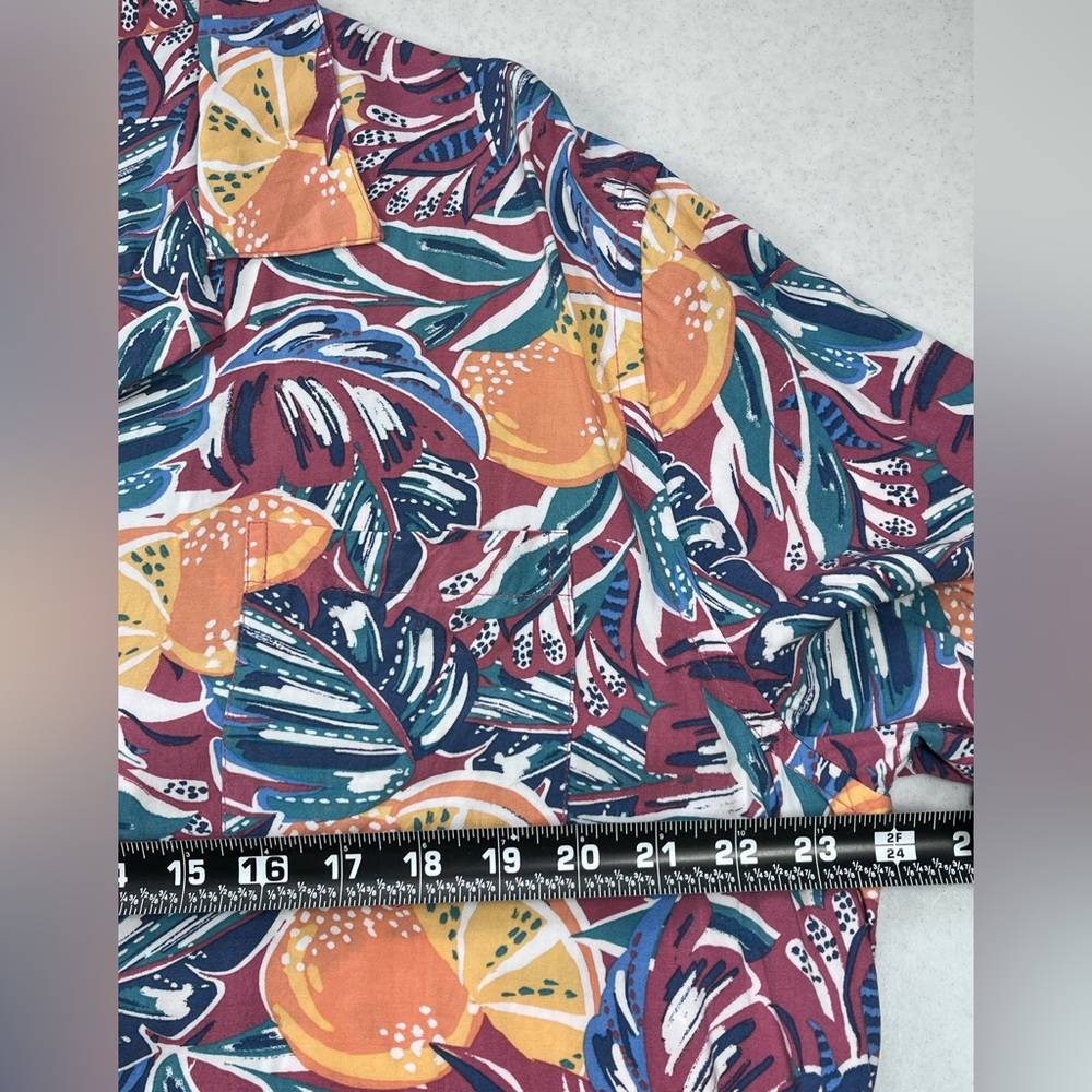 Crown & Ivy Men’s Tropical Classic Fit Short Sleeve Button Down Shirt. Large - Picture 6 of 7
